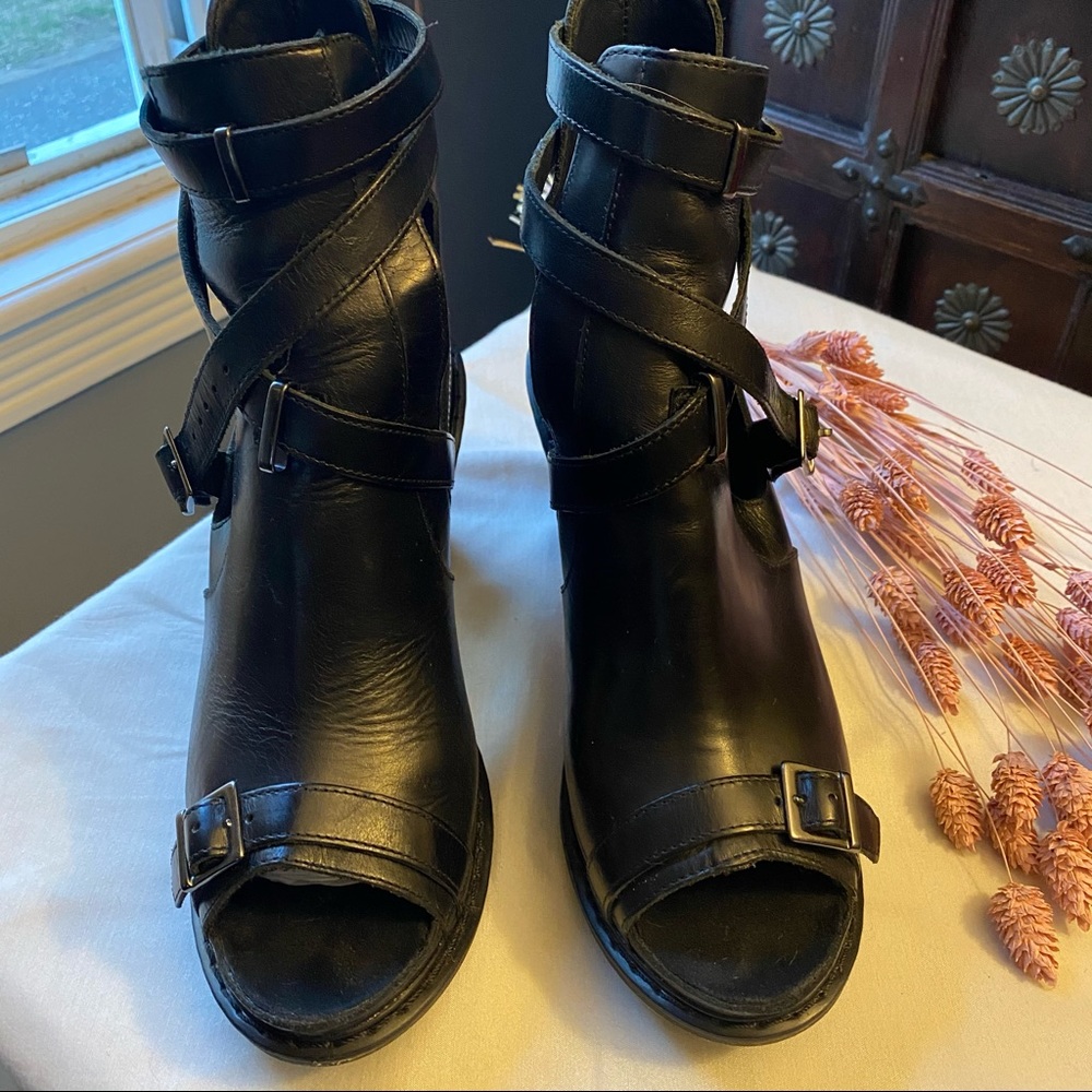 Rare Dr Martens open toe black leather sandal heal